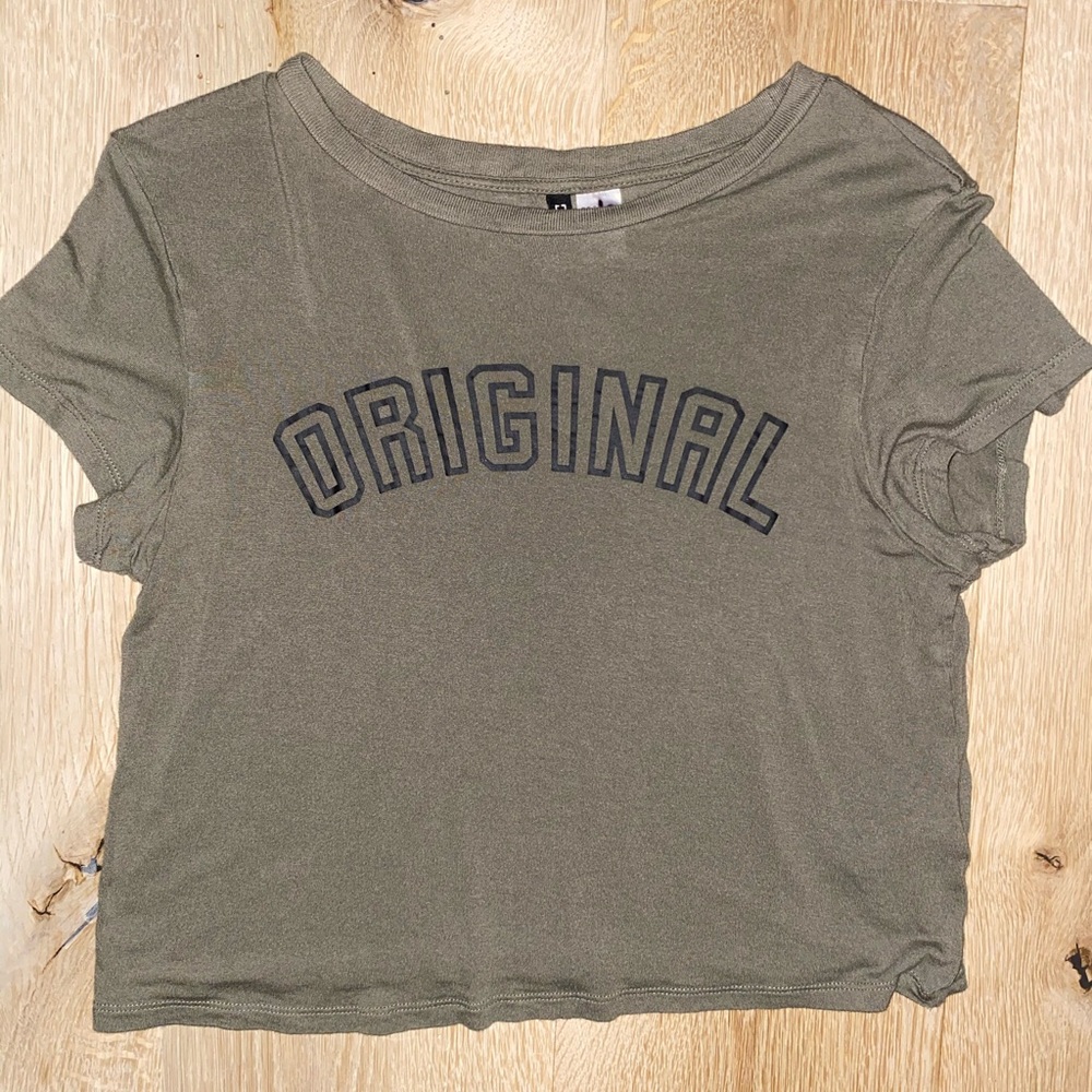 Cute slightly cropped t-shirt